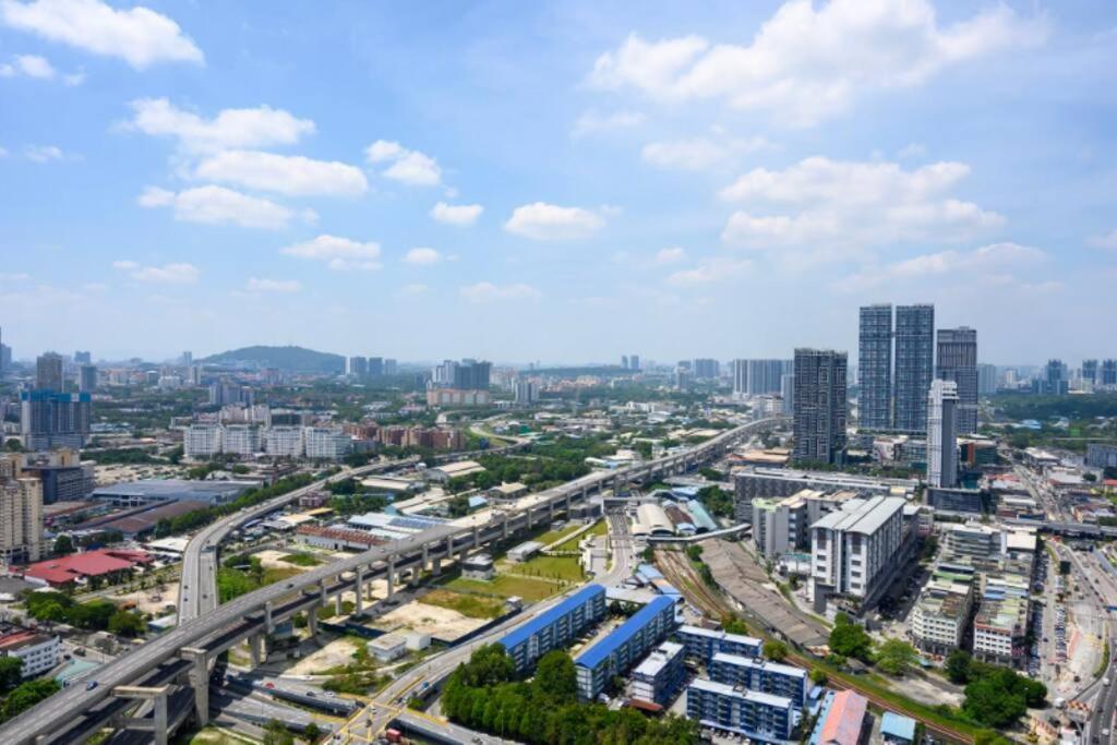 Modern Haven Premium Amenities 2 3 Beds *