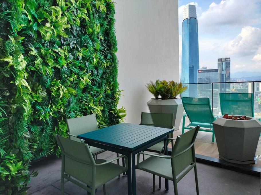 Modern Haven Premium Amenities 2 3 Beds Apartemen